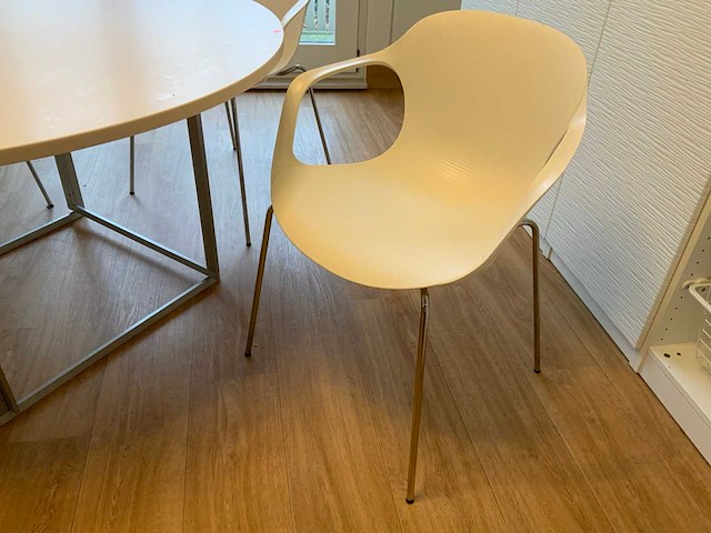 Fritz hansen tafel en stoelen - afbeelding 10 van  13
