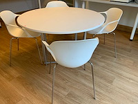 Fritz hansen tafel en stoelen - afbeelding 13 van  13