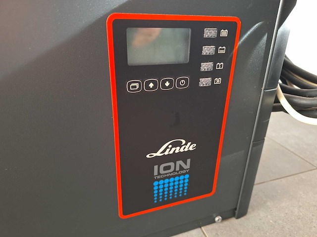 Fronius - 2022 - lithium-ion lader - heftruck toebehoren - afbeelding 2 van  6