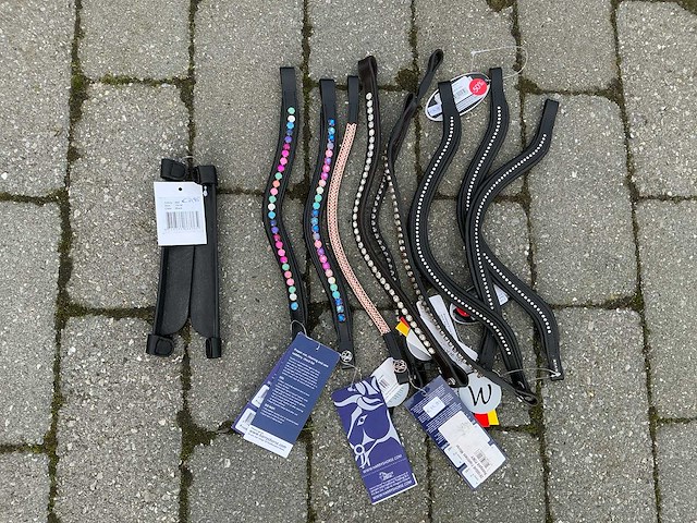 Front riemen (9x) + blinker paarden (1x) - afbeelding 1 van  5