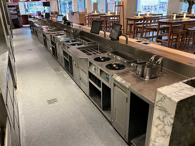 Frontcooking counter met apparatuur (combinatiekavel 17-36) - afbeelding 1 van  6