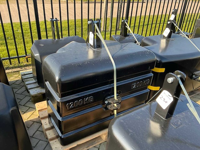 Frontgewicht “1200kg” - afbeelding 1 van  4