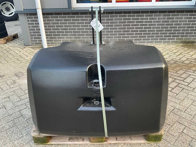 Frontgewicht, “1800kg” - afbeelding 1 van  6