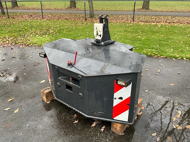 Frontgewicht 2000kg - afbeelding 1 van  5