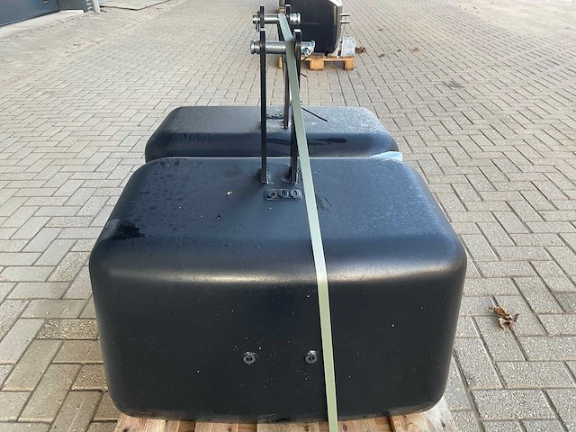 Frontgewicht, “600kg” - afbeelding 1 van  3