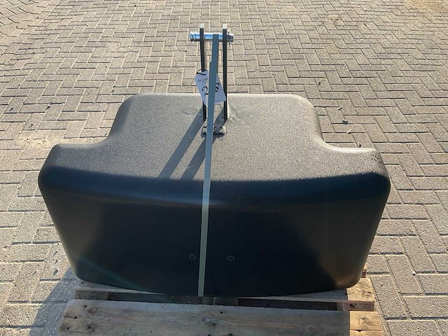 Frontgewicht, “750kg” - afbeelding 1 van  6