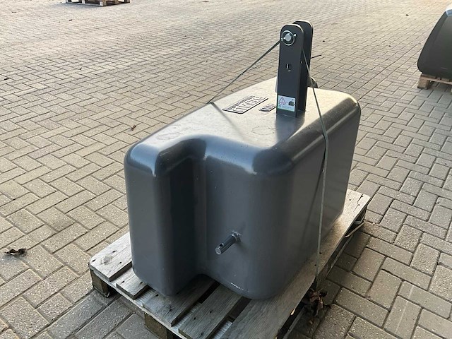 Frontgewicht, “900kg” - afbeelding 1 van  2