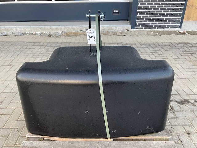 Frontgewicht, “900kg” - afbeelding 1 van  6