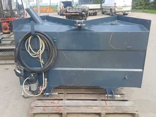 Fronthef gasolietank - afbeelding 1 van  6