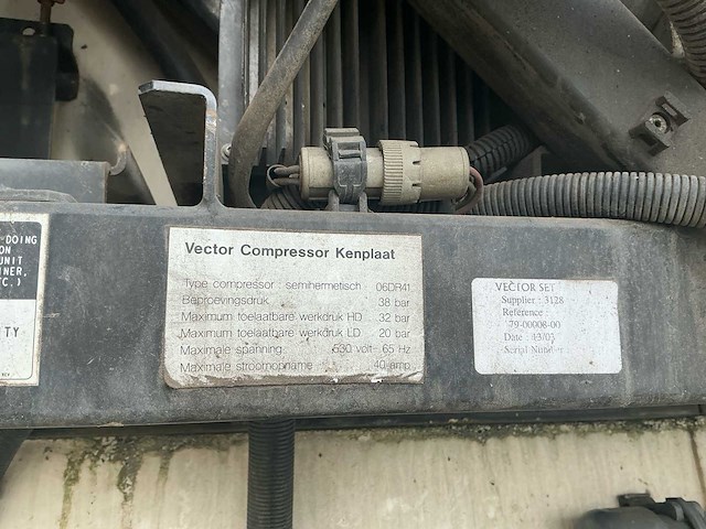 Fruehauf - 2003 - oncrs 32-220 a - oplegger - afbeelding 27 van  36