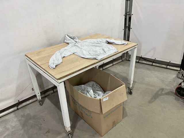 Fruit of the loom - partij truien - afbeelding 1 van  5