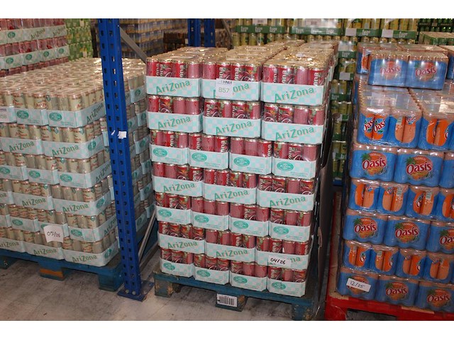 Fruitdrank arizona pommegranate. 135 trays a 12 stuks 33 cl. totaal 1620 blikken. tht 1-26. bod is inclusie... - afbeelding 1 van  3