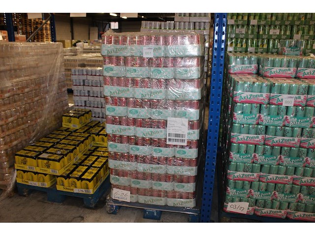 Fruitdrank arizona pommegranate. 180 trays a 12 stuks 33 cl. totaal 2160 blikken. tht 7-26. bod is inclusie... - afbeelding 1 van  3