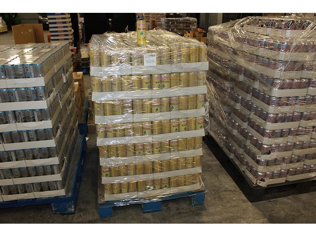 Fruitdrank blikken maaza banana. 1656 blikken op pallet. tht verlopen. bod is inclusief 248 euro statiegeld... - afbeelding 1 van  3