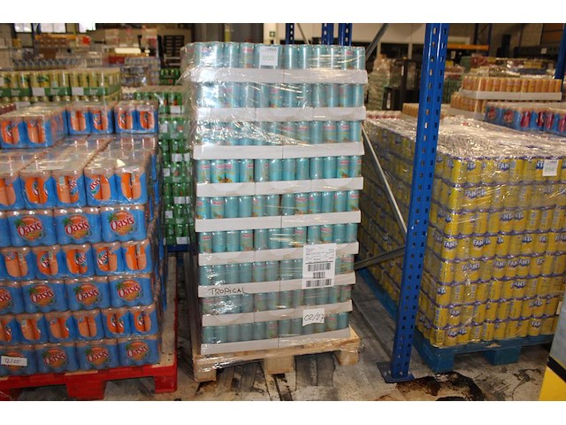 Fruitdrank maaza tropical. 90 trays a 24 stuks 33 cl. totaal 2160 blikken. tht 2-27. bod is inclusief 324 ... - afbeelding 1 van  3