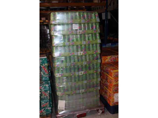 Fruitdrank oasis appel peer. 90 trays a 24 stuks 33 cl. totaal 2160 blikken. tht 9-25. bod is inclusief 324... - afbeelding 1 van  2