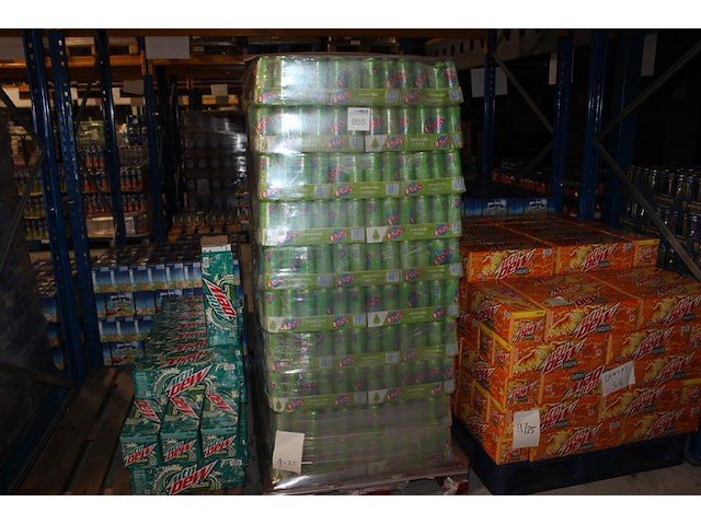 Fruitdrank oasis appel peer. 90 trays a 24 stuks 33 cl. totaal 2160 blikken. tht 9-25. bod is inclusief 324... - afbeelding 2 van  2