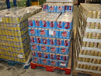 Fruitdrank oasis cassis. 64 trays a 24 stuks 33 cl. totaal 1536 blikken. tht 1-26. bod is inclusief 230,40 ... - afbeelding 1 van  3