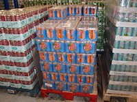 Fruitdrank oasis tropical. 64 trays a 24 stuks 33 cl. totaal 1536 blikken. tht 12-25. bod is inclusief 230,... - afbeelding 1 van  3