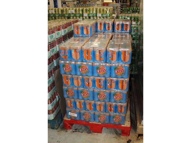 Fruitdrank oasis tropical. 64 trays a 24 stuks 33 cl. totaal 1536 blikken. tht 12-25. bod is inclusief 230,... - afbeelding 2 van  3