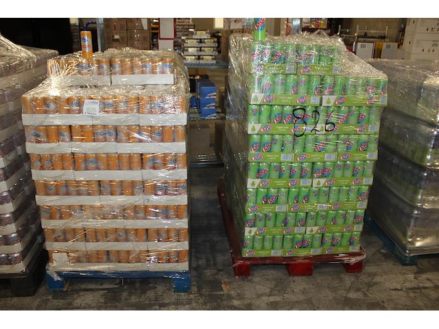 Fruitsappen op 2 pallets w.o. hero sinaasappelsap en oasis appel peer. totaal ruim 3000 blikken. bod is inc... - afbeelding 1 van  4