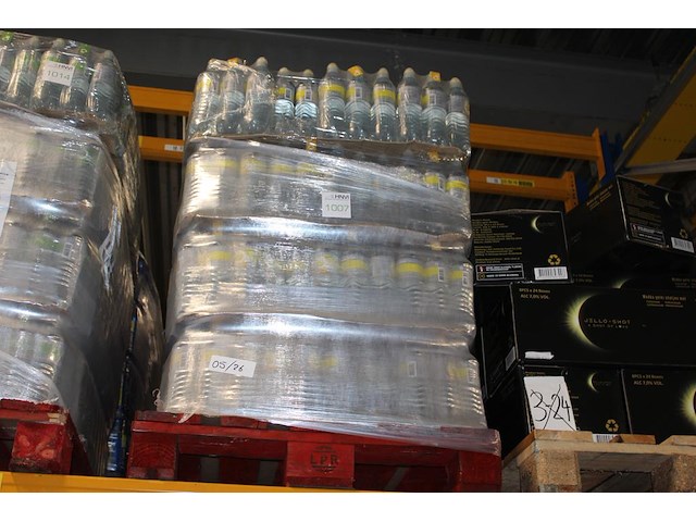 Fruitwater o2 life appel kiwi. 116 packs a 6 flessen. totaal 696 flessen. tht 5-26. bod is inclusief 104,40... - afbeelding 1 van  2