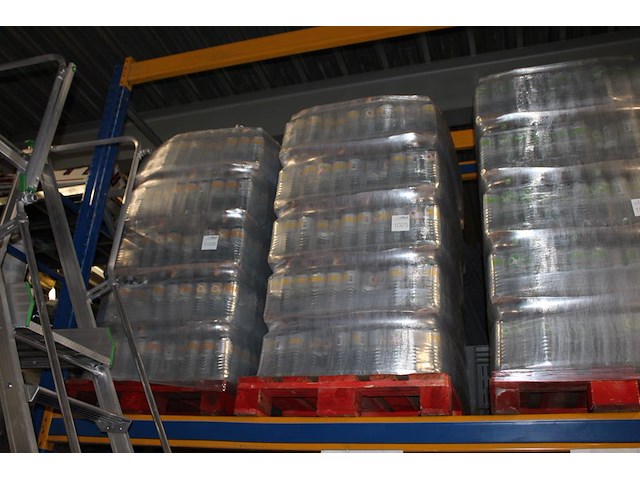 Fruitwater o2 life peach green tea. 145 packs a 6 flessen. totaal 870 flessen. tht 12-26. bod is inclusief ... - afbeelding 1 van  2