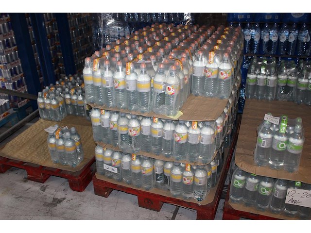 Fruitwater o2 life peach green tea. 85 packs a 6 flessen. totaal 510 flessen. tht 12-26. bod is inclusief 7... - afbeelding 1 van  2