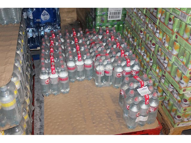 Fruitwater o2 life rood fruit. 19 packs a 6 flessen. totaal 114 flessen. tht 1-27. bod is inclusief 17,10 e... - afbeelding 1 van  2