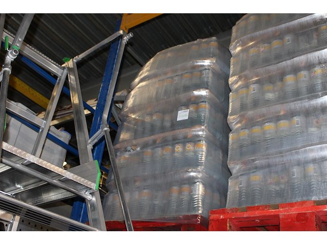 Fruitwater o2 lifemango fruit. 145 packs a 6 flessen. totaal 870 flessen. tht 1-27. bod is inclusief 130,50... - afbeelding 1 van  2