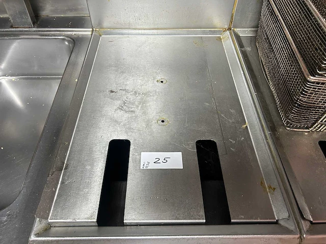 Fry logic - fls 300 - professionele rvs friteuse 22 liter met 3 frituurmanden - afbeelding 7 van  8