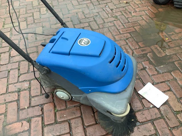 Fts genius 464 straatveegmachine - afbeelding 2 van  2