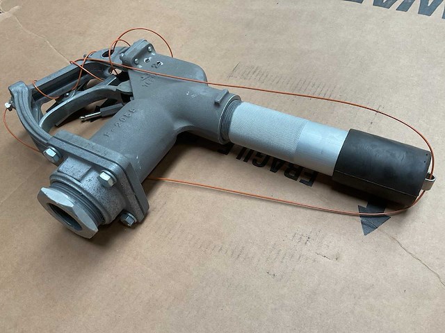 Fuel and oil nozzle - afbeelding 2 van  4