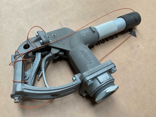 Fuel and oil nozzle - afbeelding 1 van  3