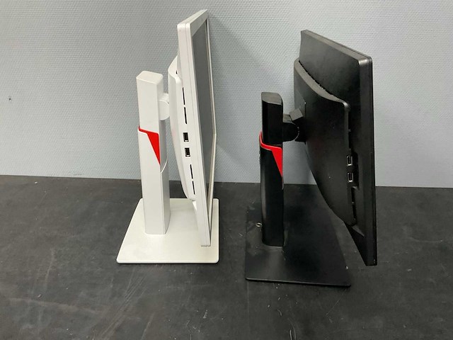 Fuijtsu - b22w-7 en b22t-7 - monitor (2x) - afbeelding 1 van  1
