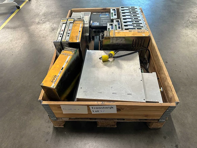 Fuji electric, socapel, sattcontrol en honeywell - partij industriële servo drives, dc-voedingen en besturingsmodules - afbeelding 1 van  10