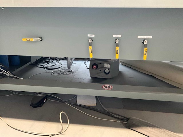 Fujifilm - acuity advance - uv flatbed printers - 2011 - afbeelding 3 van  20