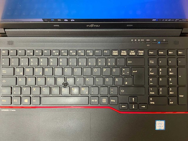 Fujitsu - lifebook e556 - i5 / 8gb / 128gb / 15,6'' laptop - afbeelding 2 van  8