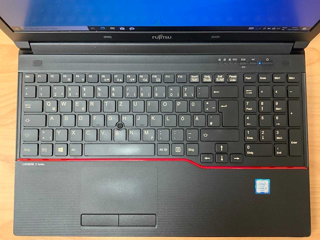 Fujitsu - lifebook e556 - i5 / 8gb / 128gb / 15,6'' laptop - afbeelding 3 van  8