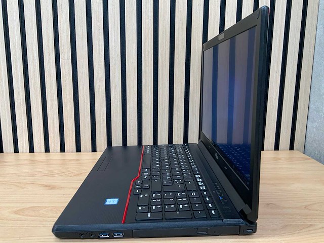 Fujitsu - lifebook e556 - i5 / 8gb / 128gb / 15,6'' laptop - afbeelding 4 van  8