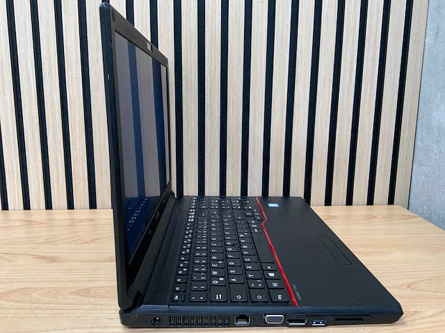 Fujitsu - lifebook e556 - i5 / 8gb / 128gb / 15,6'' laptop - afbeelding 5 van  8