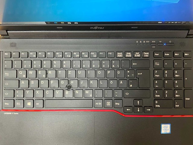 Fujitsu - lifebook e556 gen 6 - laptop - afbeelding 2 van  8