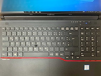 Fujitsu - lifebook e556 gen 6 - laptop - afbeelding 2 van  8