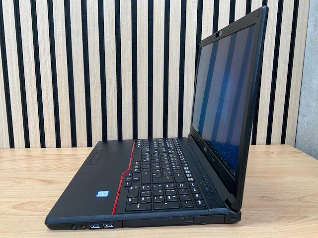 Fujitsu - lifebook e556 gen 6 - laptop - afbeelding 4 van  8