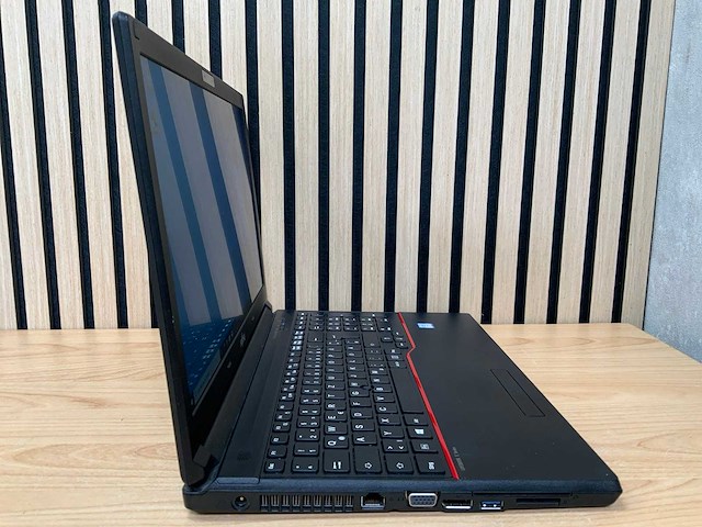 Fujitsu - lifebook e556 gen 6 - laptop - afbeelding 5 van  8