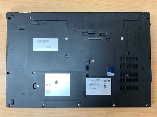 Fujitsu - lifebook e556 gen 6 - laptop - afbeelding 6 van  8