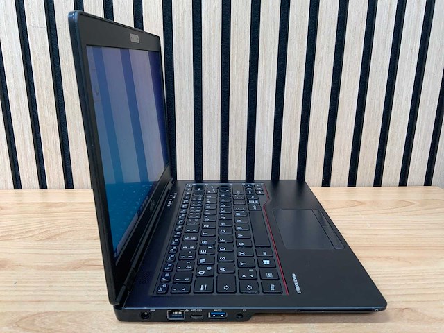 Fujitsu - lifebook u727 gen 6 - laptop - afbeelding 4 van  5