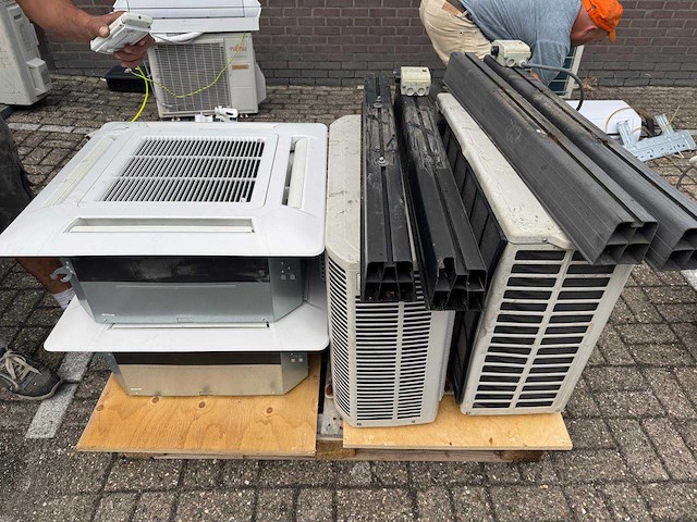 Fujitsu airco binnen+ buiten unit (2x) - afbeelding 1 van  7