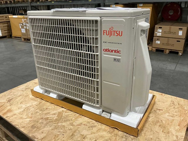Fujitsu aoyg12keta airconditioning buitenunit - afbeelding 1 van  13