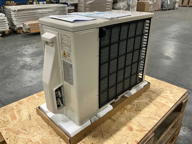 Fujitsu aoyg12kmcc airconditioning buitenunit - afbeelding 8 van  13